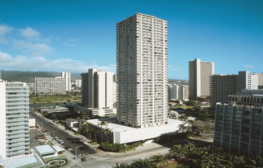 꾸미기_Holiday_Inn_Express_Honolulu_Waikiki_Exterior_Main.jpg