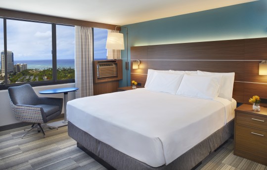 Holiday_Inn_Express_Honolulu_Waikiki_Ocean_View_King_B.jpg